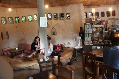 土の家のカフェ「ディンディー」！ニマンヘミンで最も有名なカフェ